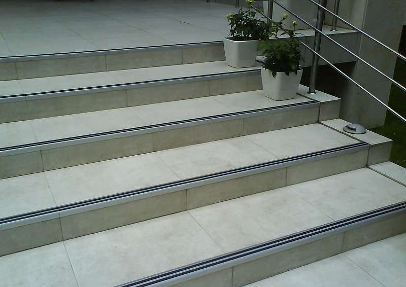 Порог угловой ПУ 07.900.001ч Алюминий