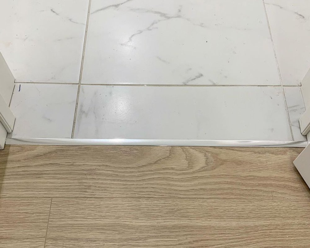 Порог одноуровневый ПС 11.2700.01л Серебро