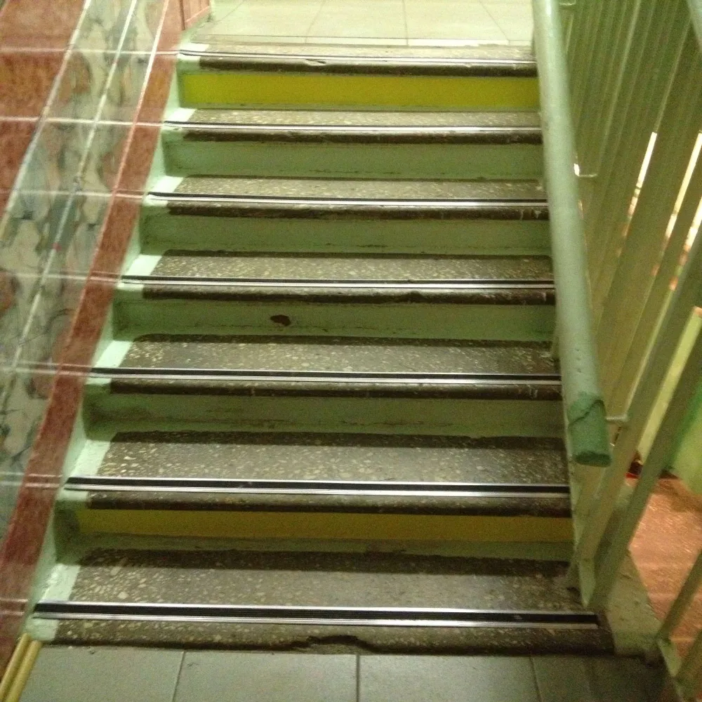 Порог одноуровневый ПС 08.2700.201л Серебро